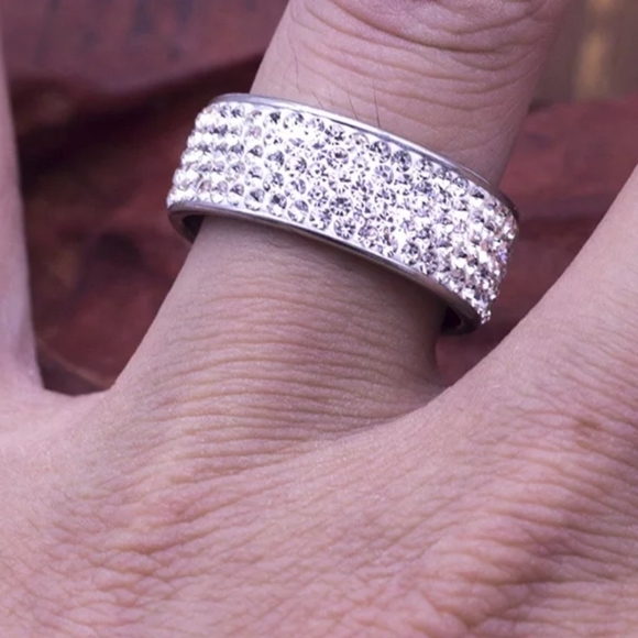Womens ring 5 row AAA crystal band ring Engagement wedding NWT - Picture 3 of 11